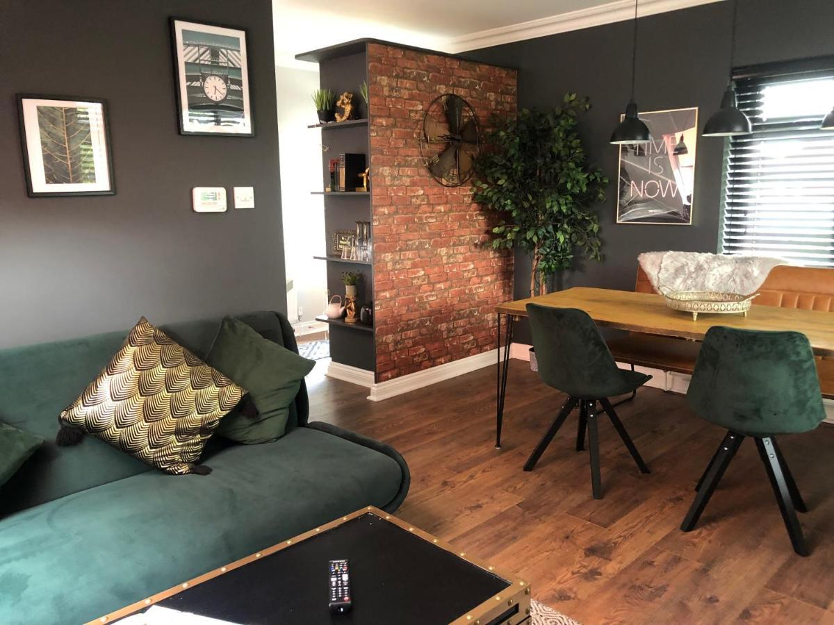 Time Is Now! Beautiful Apartment In يورك المظهر الخارجي الصورة